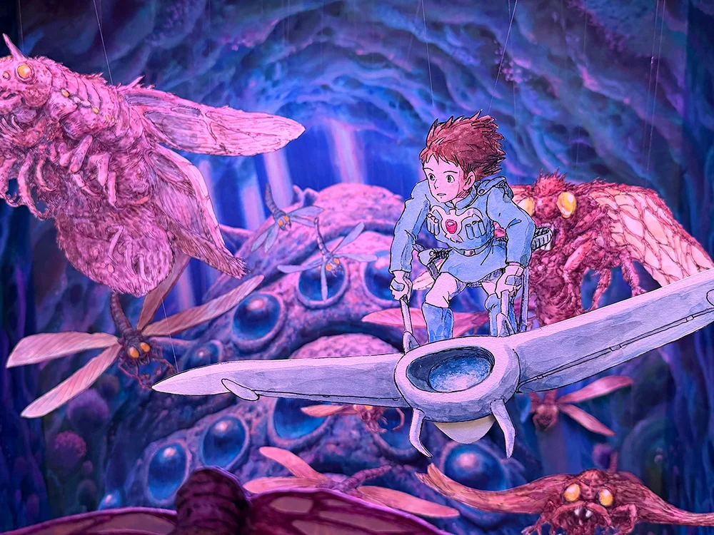 『風の谷のナウシカ』／ワァーごめん© 1984 Hayao Miyazaki/Studio Ghibli, H「パノラマボックス展」（ジブリの大倉庫）より